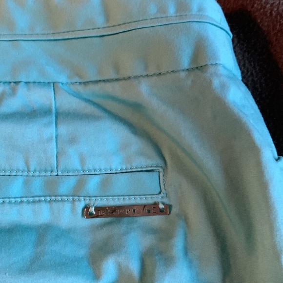 Jones New York Signature turquoise capri stretch pants.  Front pockets. Size 4 - Picture 7 of 7